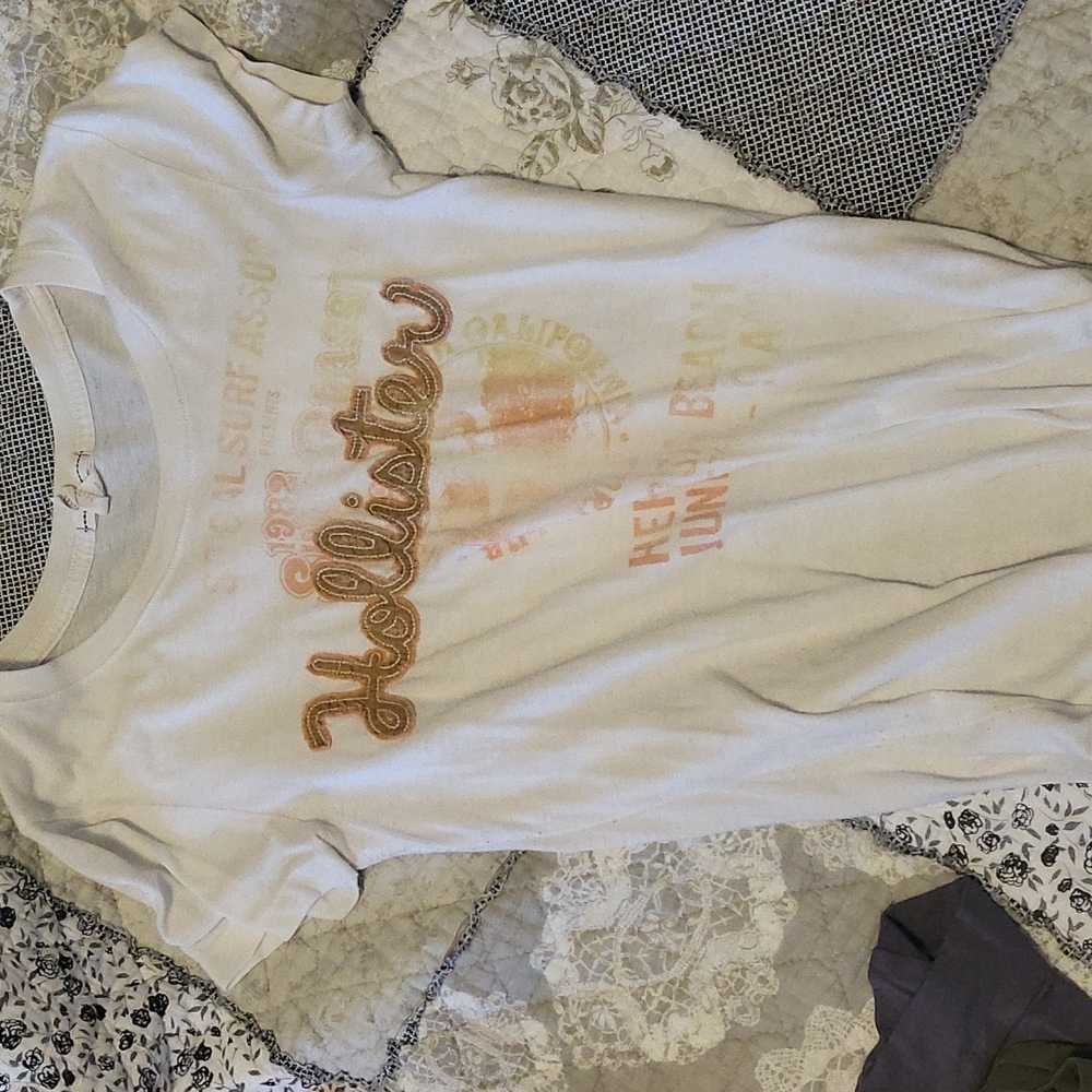 Women's Hollister tee